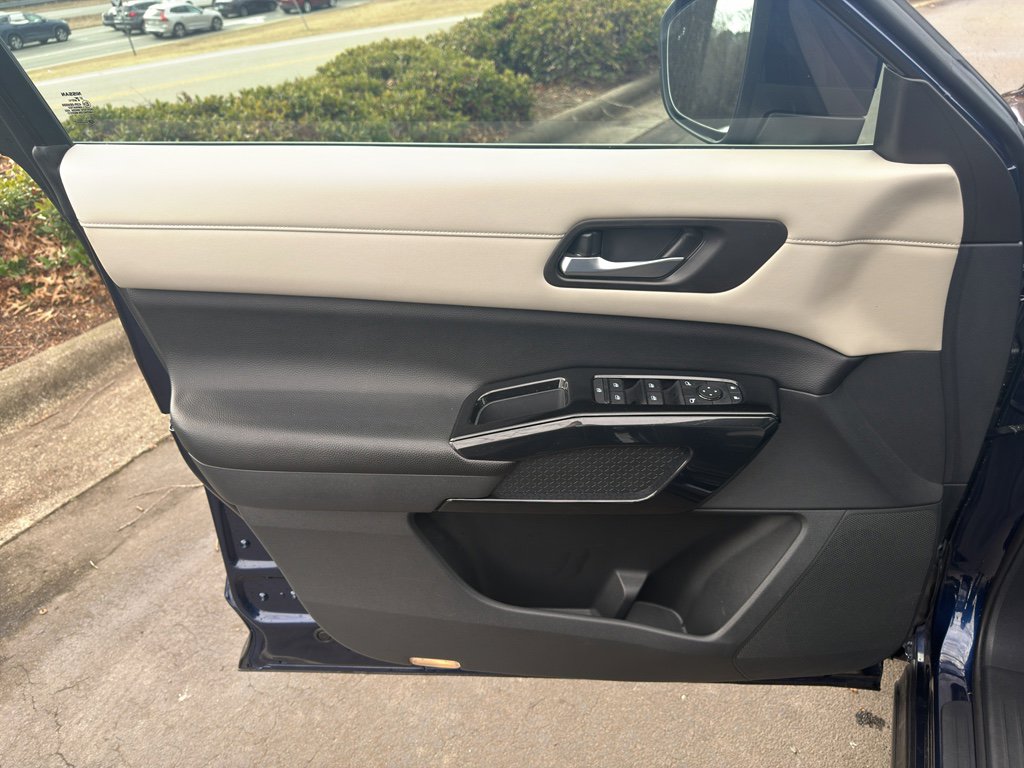 Certified 2022 Nissan Pathfinder SV w/ SV Premium Package image 17