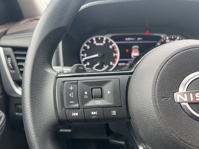 Used 2023 Nissan Rogue SV image 32