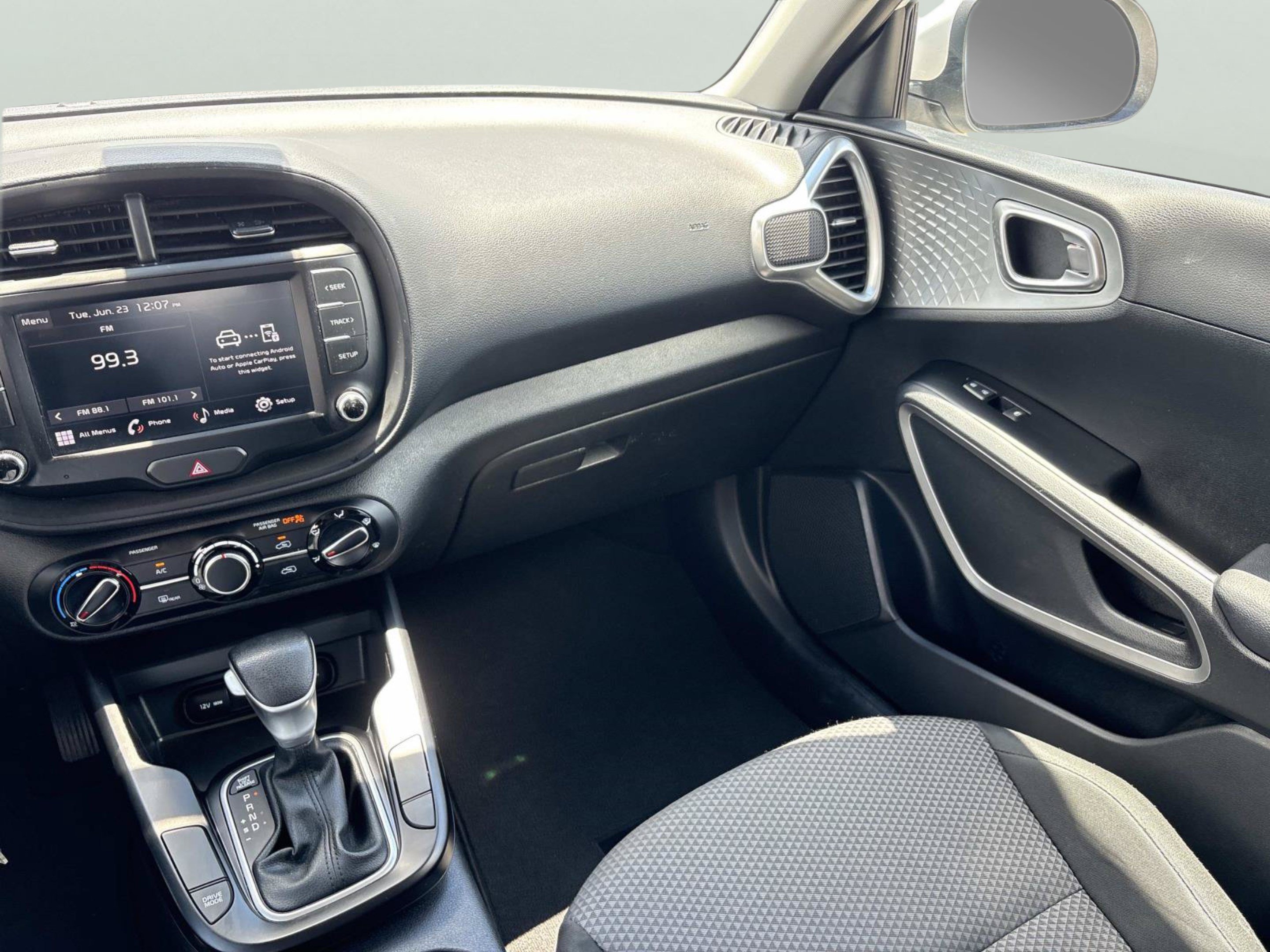 Used 2023 Kia Soul LX w/ LX Technology Package FWD image 11