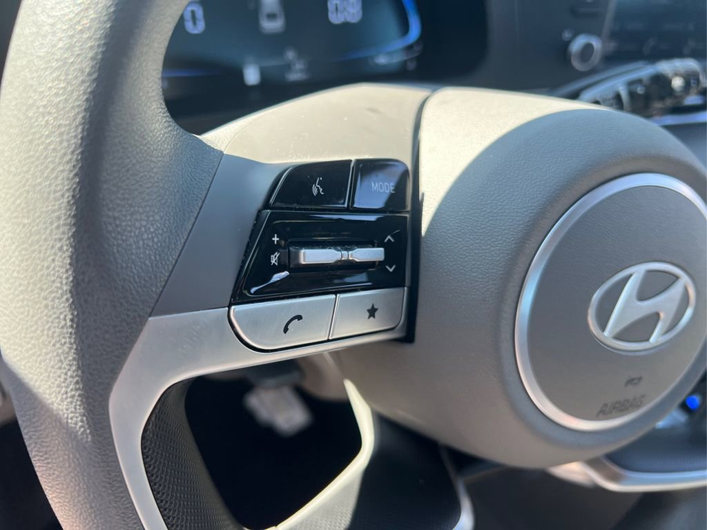 Certified 2025 Hyundai Elantra SE image 19