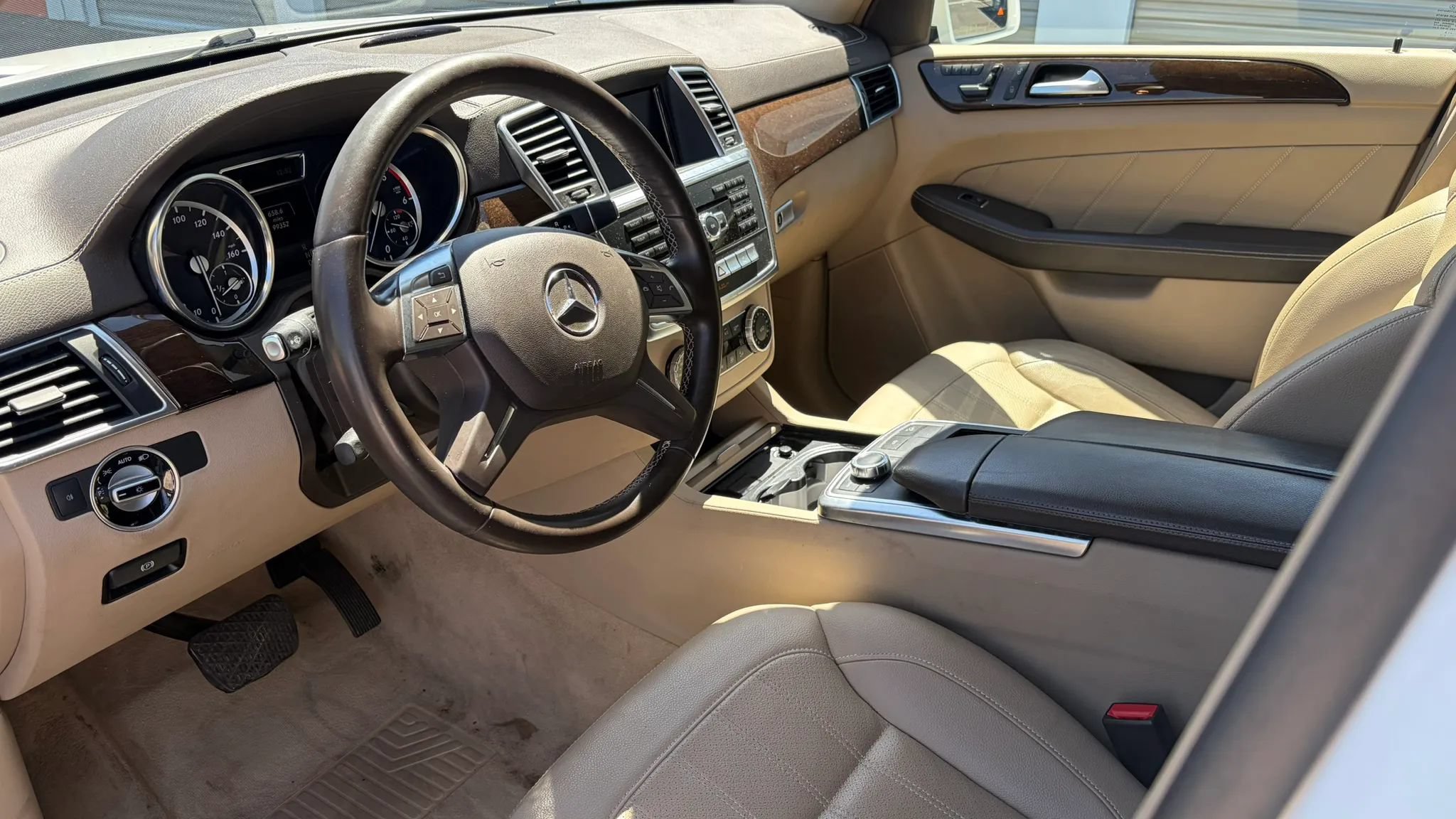 Used 2015 Mercedes-Benz GL 320 BlueTEC 4MATIC w/ Premium I Package image 10