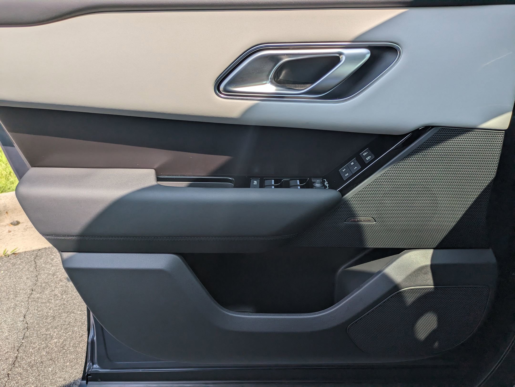New 2026 Land Rover Range Rover Velar Dynamic SE image 19