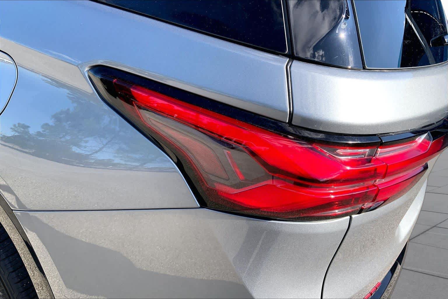 Used 2023 Chevrolet Traverse Premier w/ Redline Edition FWD image 29