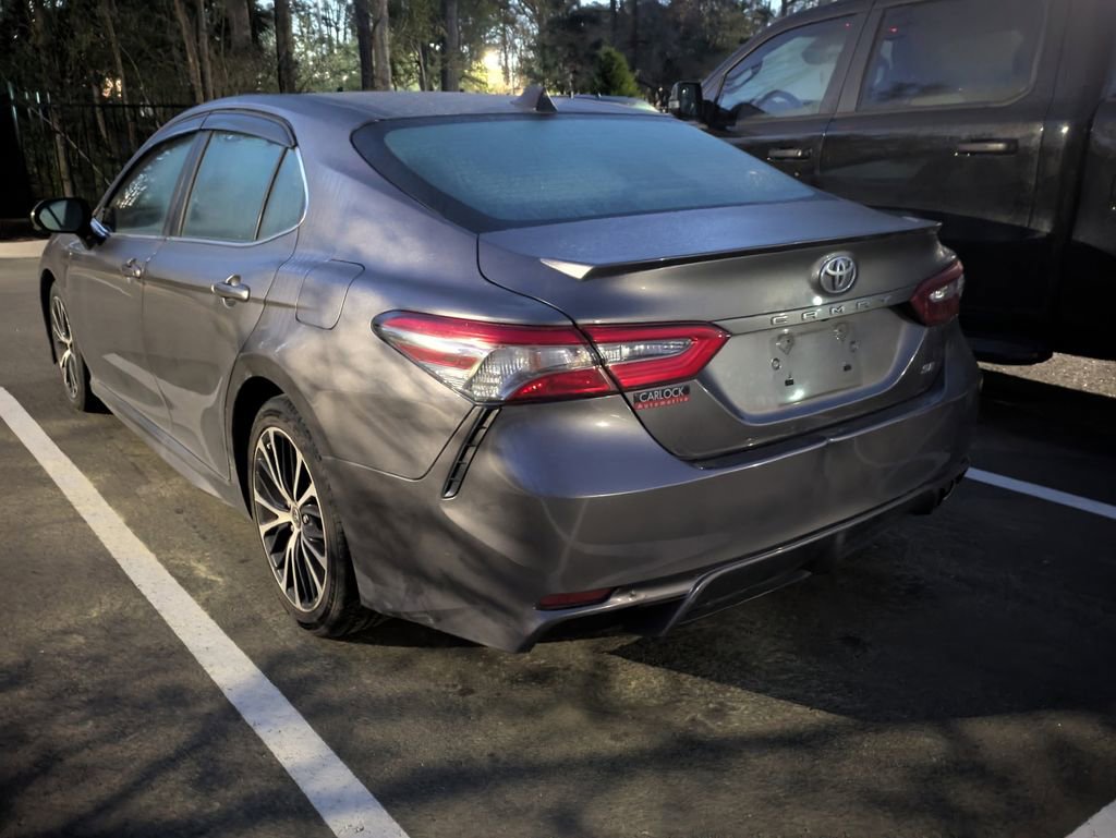 Used 2018 Toyota Camry SE w/ Moonroof Package image 5
