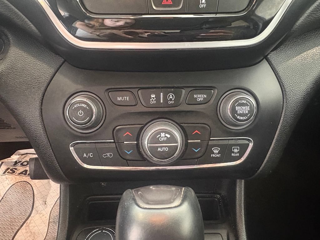 Used 2022 Jeep Cherokee Limited AWD/4WD image 21