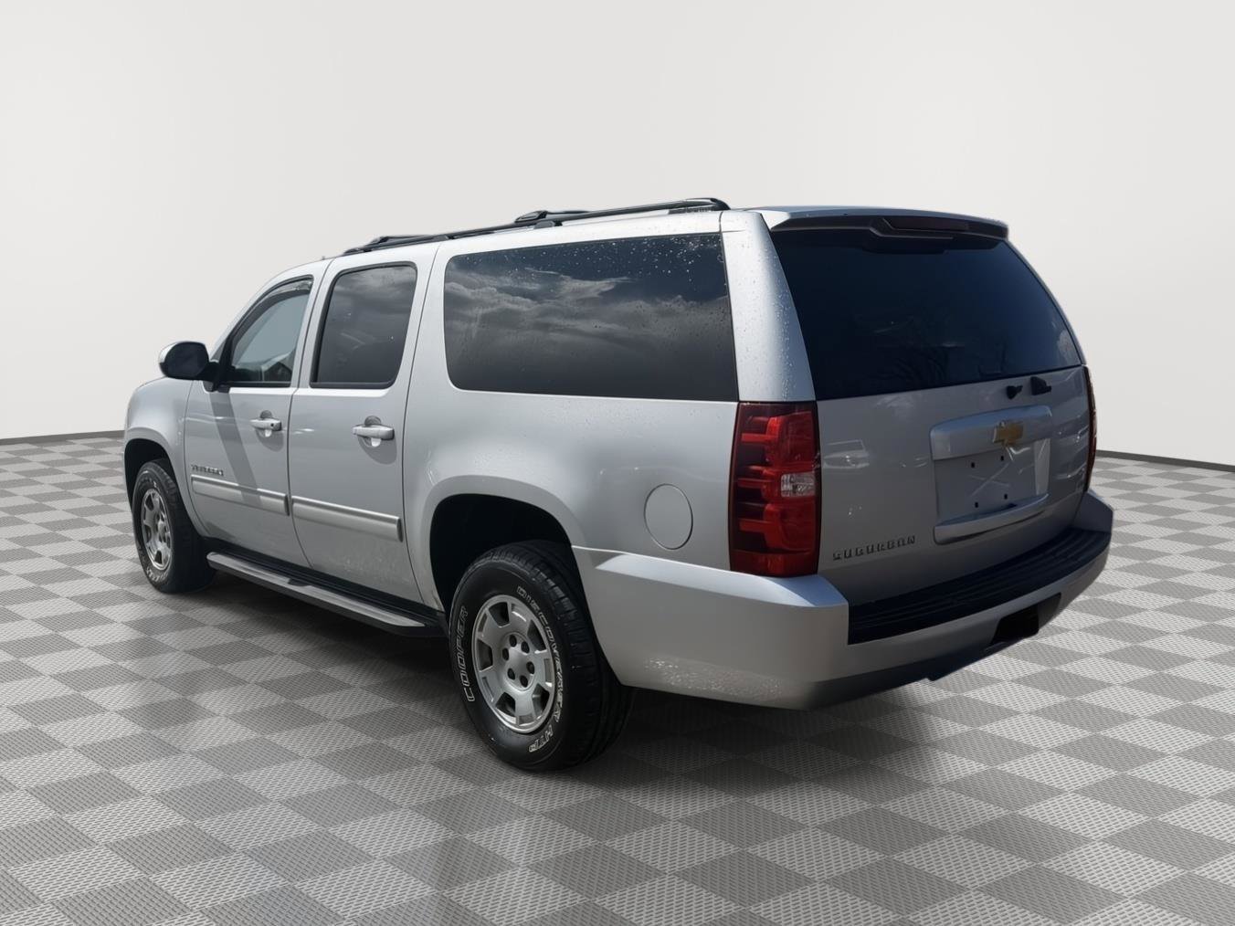 Used 2012 Chevrolet Suburban LS AWD/4WD image 5