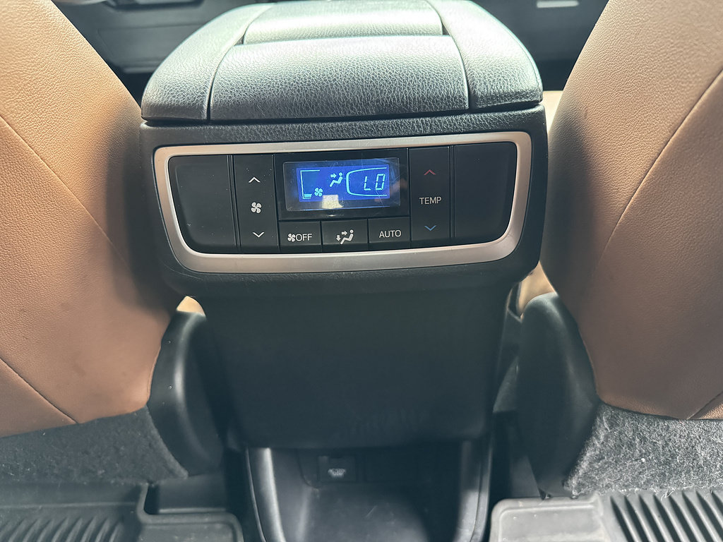 Certified 2019 Toyota Highlander Limited AWD/4WD image 14