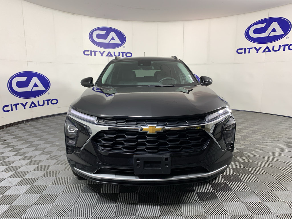 Used 2025 Chevrolet Trax LT FWD image 9