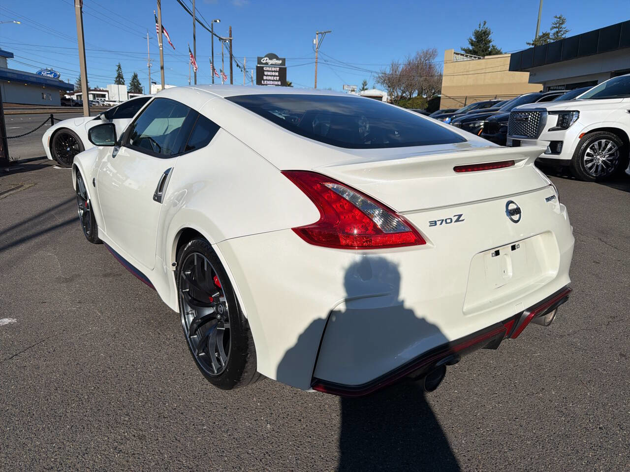 Used 2017 Nissan 370Z NISMO RWD image 4
