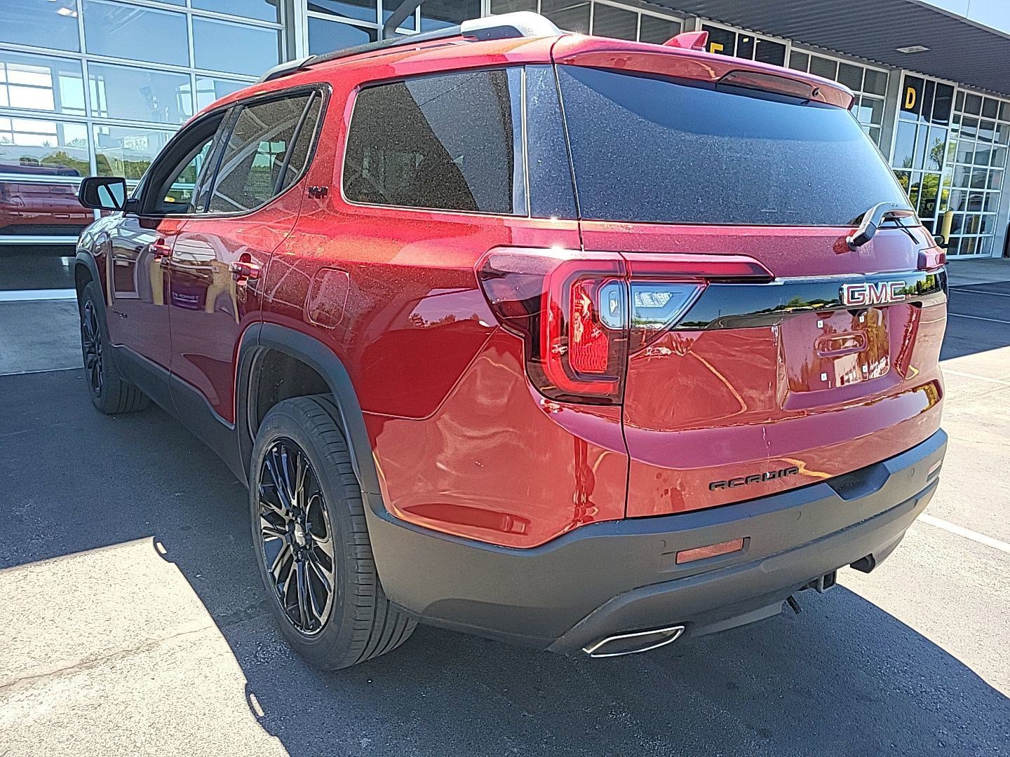 Used 2023 GMC Acadia SLT w/ Elevation Edition FWD image 4