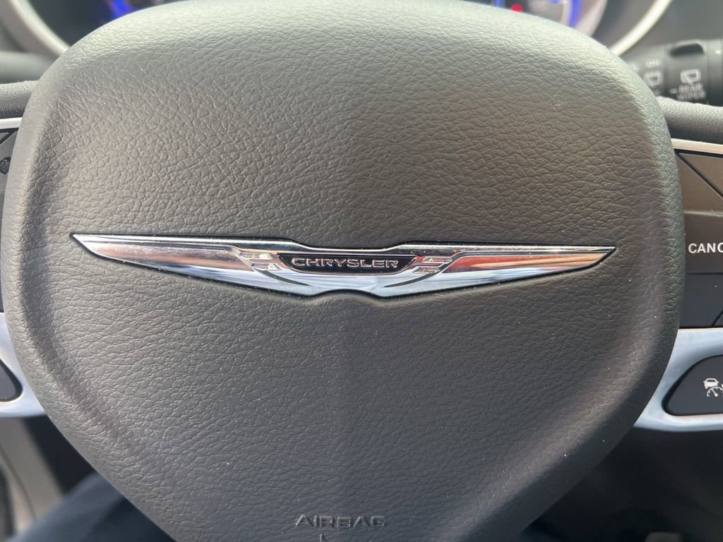 Used 2025 Chrysler Pacifica Select image 18