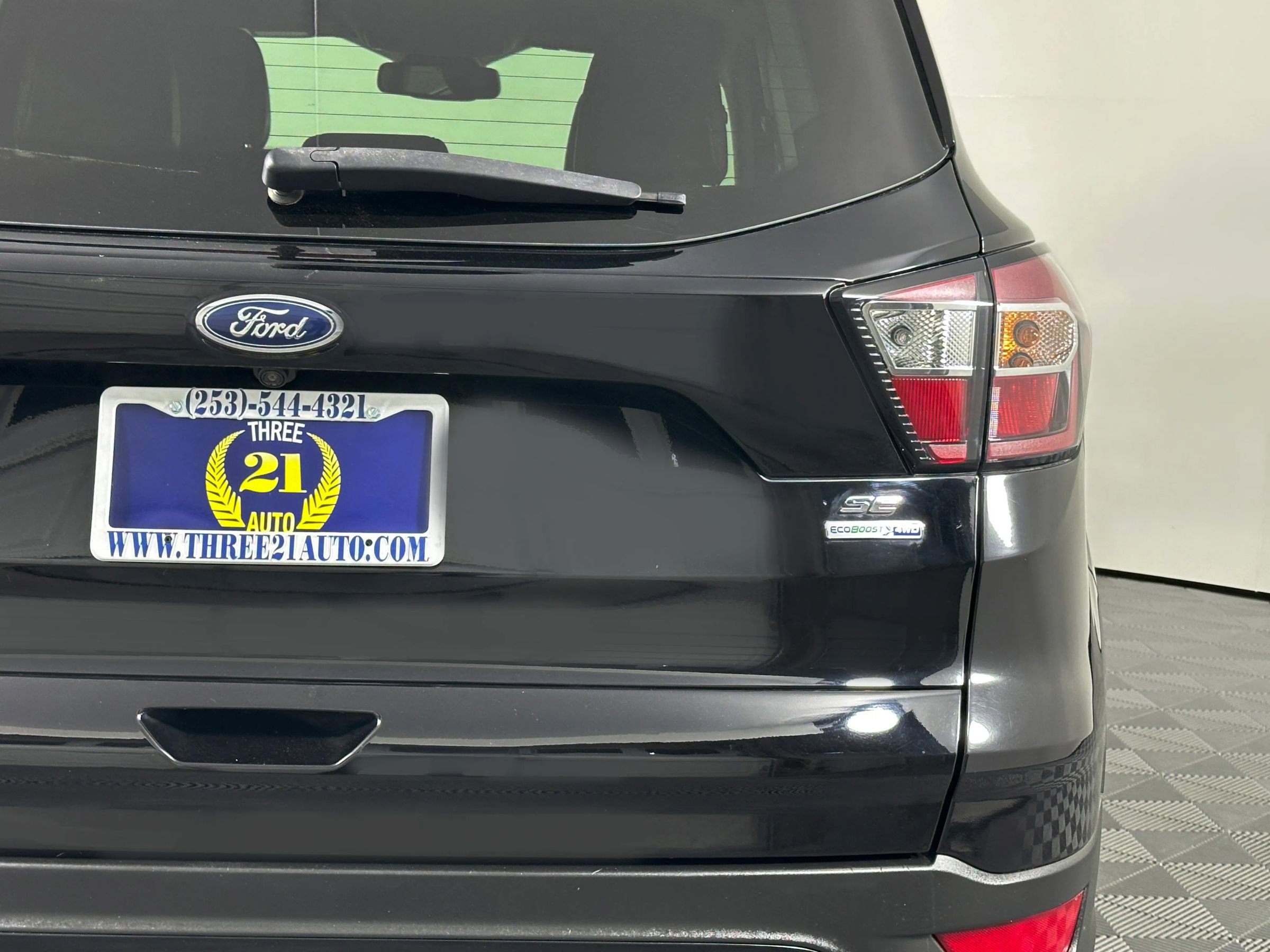 Used 2018 Ford Escape SE w/ Ford Safe & Smart Package AWD/4WD image 11