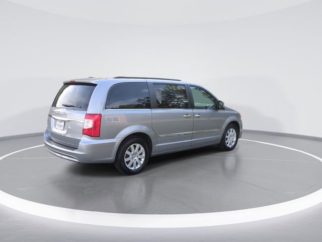 Used 2015 Chrysler Town & Country Touring w/ Driver Convenience Group image 8