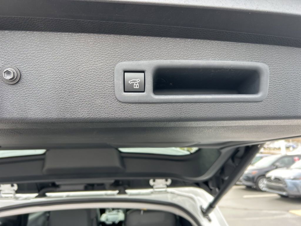 Used 2025 Toyota Sienna XLE image 15