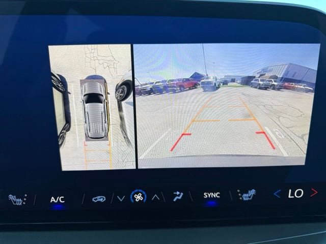Used 2024 Chevrolet Traverse LT FWD image 7