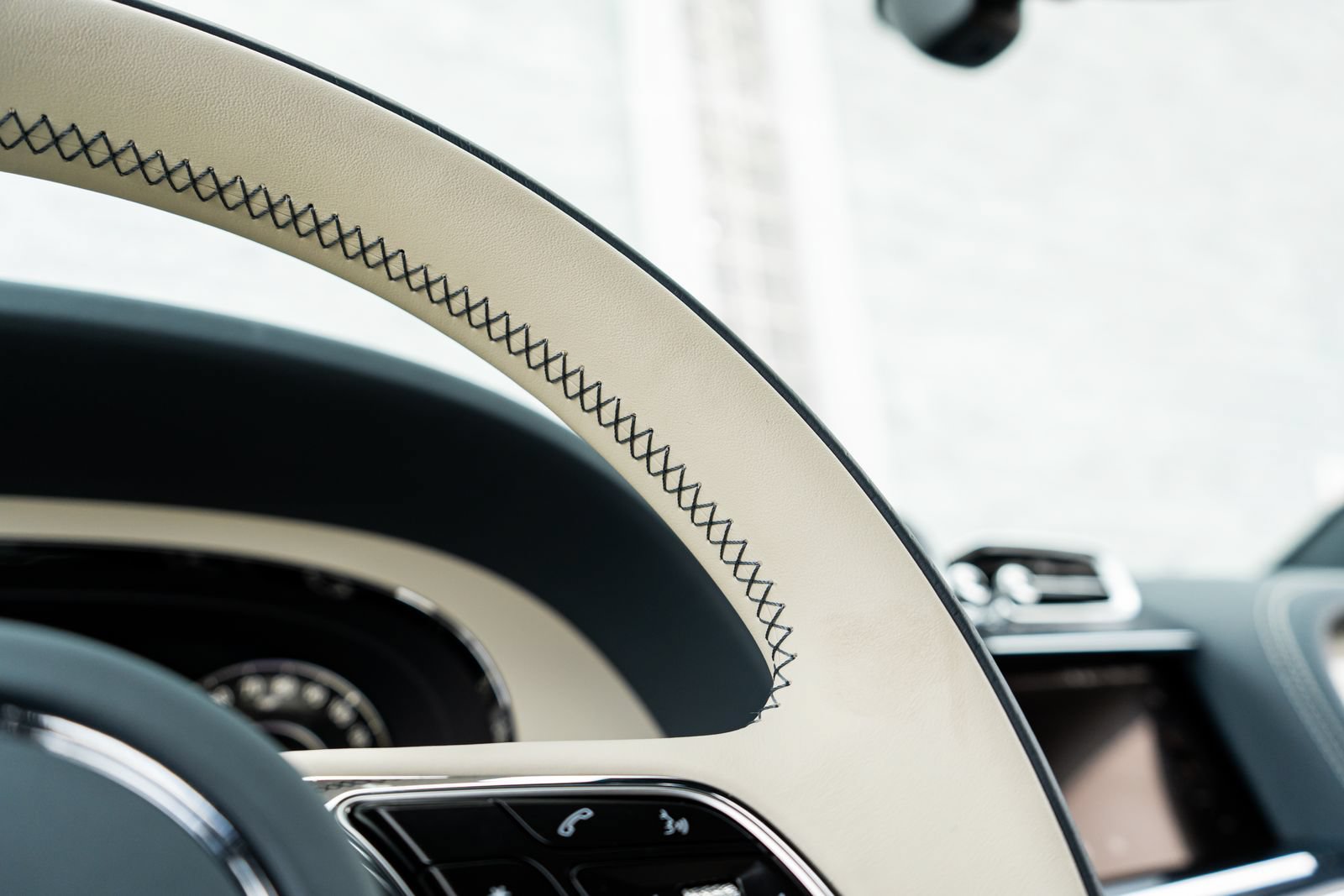 New 2026 Bentley Bentayga AWD/4WD image 31