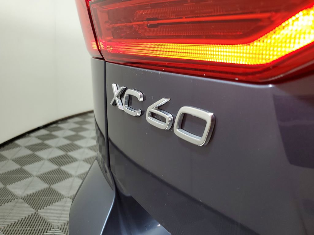 Certified 2023 Volvo XC60 B5 Ultimate w/ Climate Package AWD/4WD image 10
