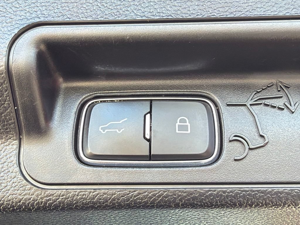 Certified 2023 Ford Explorer Limited RWD image 18