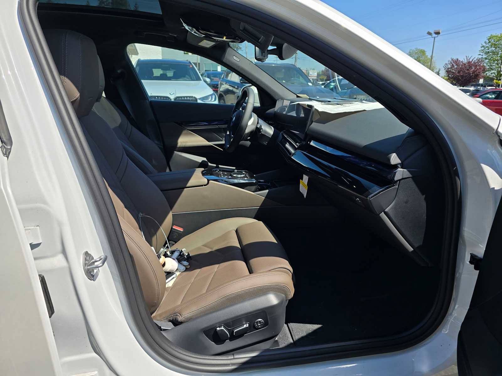 Used 2024 BMW i5 eDrive40i w/ M Sport Package image 11