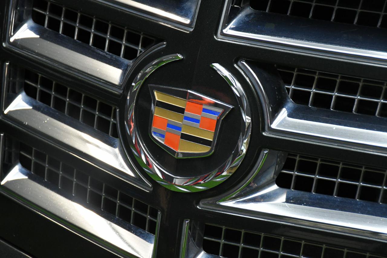 Used 2013 Cadillac Escalade EXT Luxury AWD/4WD image 2