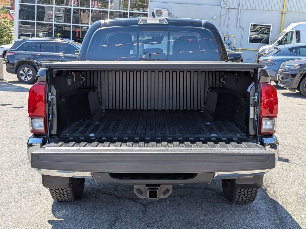 Used 2022 Toyota Tacoma SR5 AWD/4WD image 8