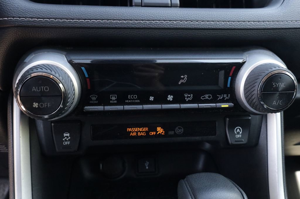 Used 2020 Toyota RAV4 XLE w/ Convenience Package image 8
