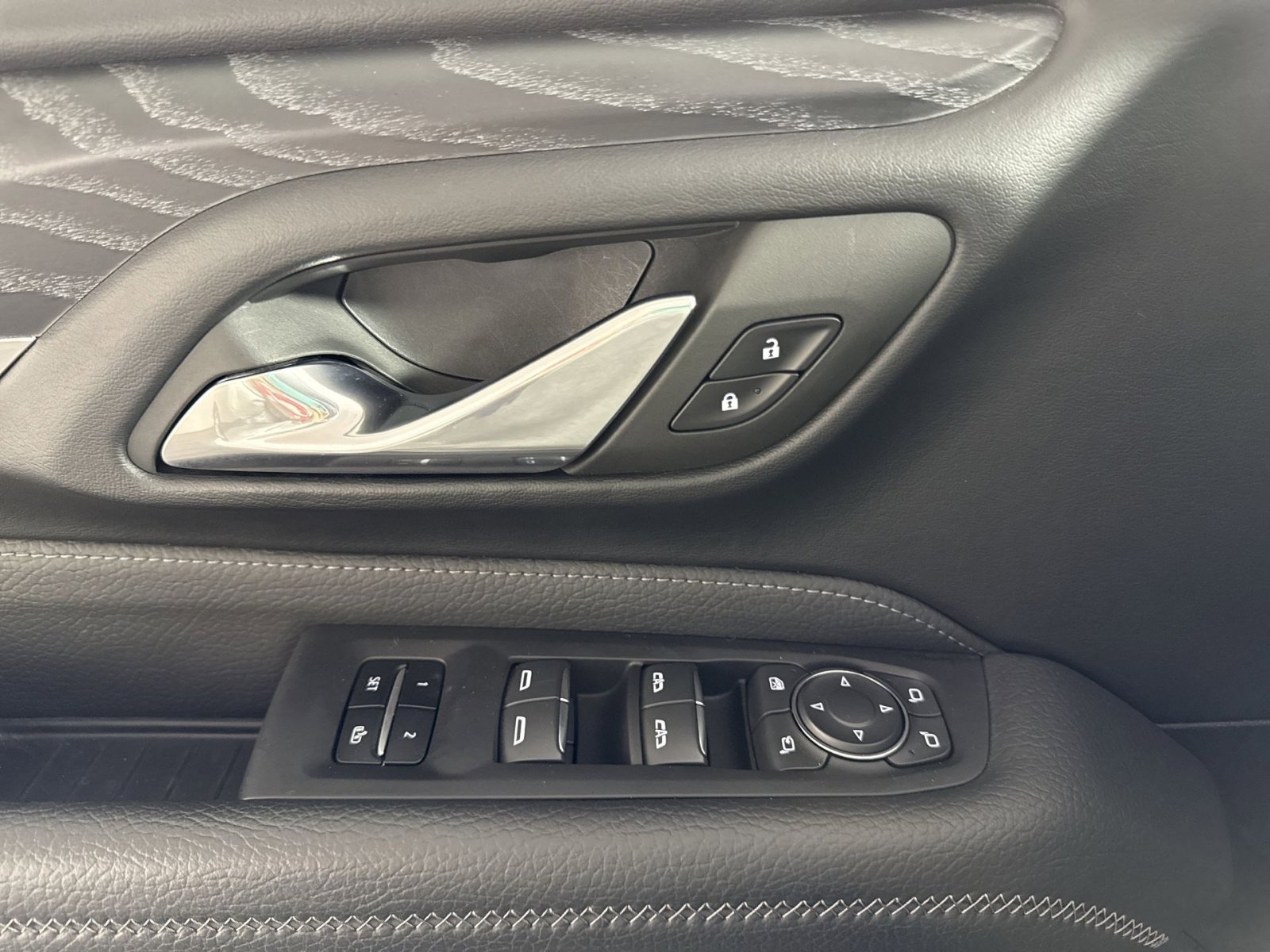 Used 2024 GMC Yukon Denali w/ Advanced Technology Package image 15