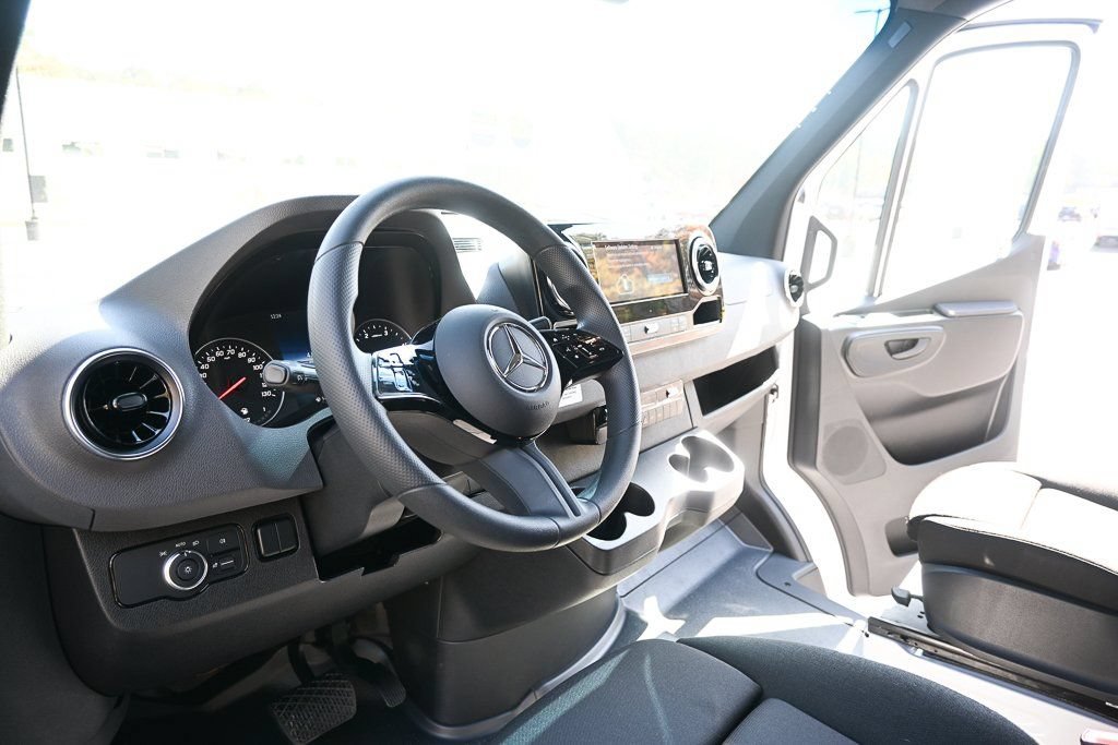 Used 2026 Mercedes-Benz Sprinter 2500 image 6