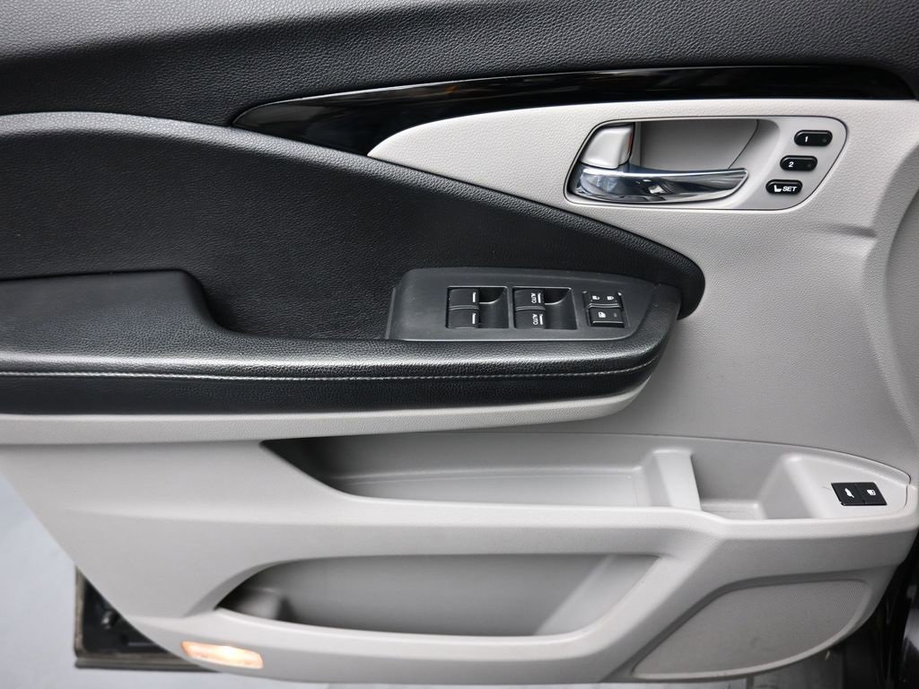 Used 2016 Honda Pilot Touring image 10