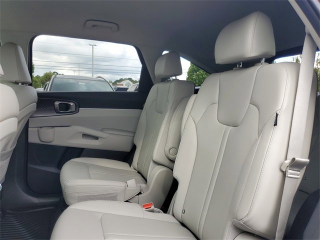 Used 2025 Kia Sorento EX image 9