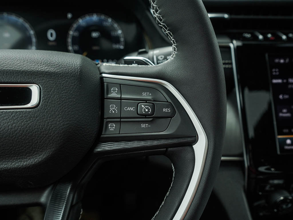 New 2025 Jeep Grand Cherokee L Laredo image 22