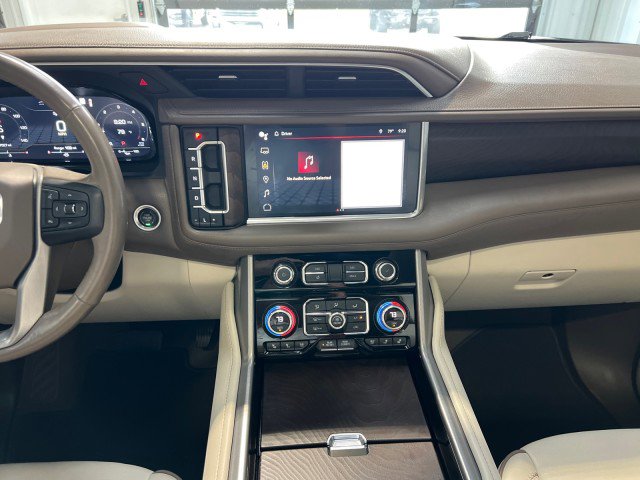 Used 2022 GMC Yukon Denali w/ Denali Premium Package image 17