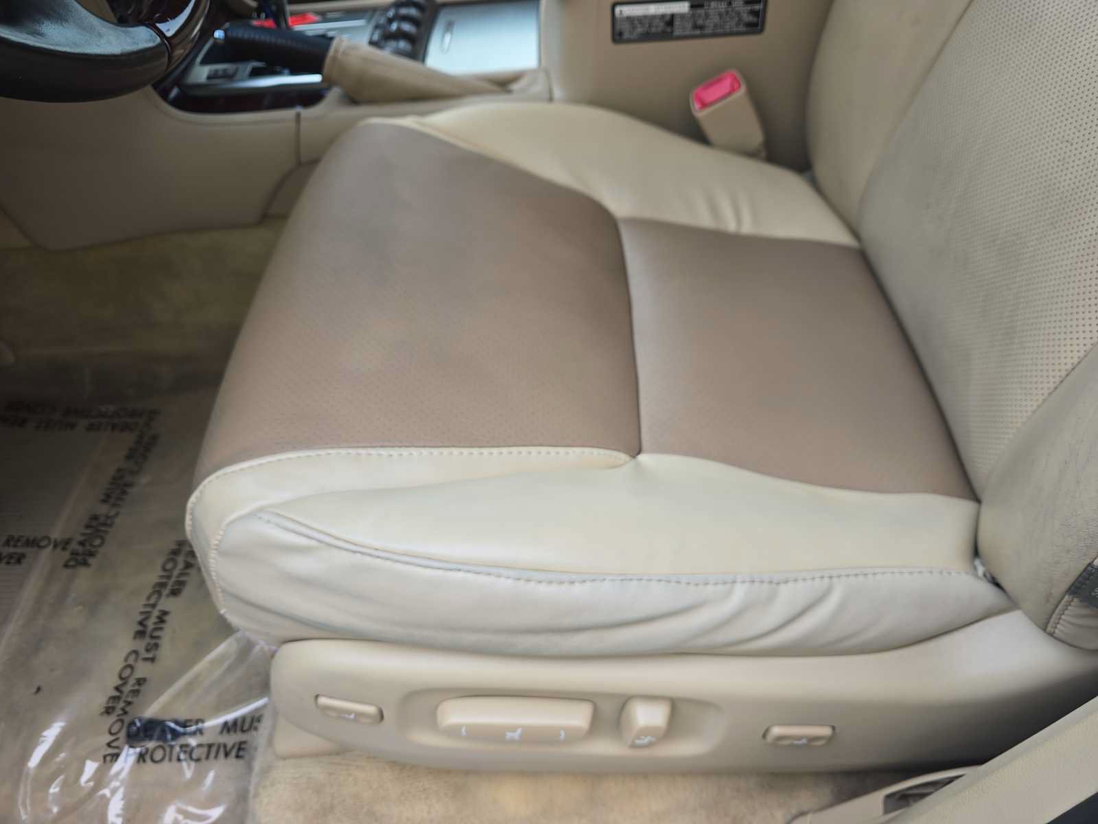 Used 2011 Lexus LX 570 4WD w/ Luxury Pkg image 18