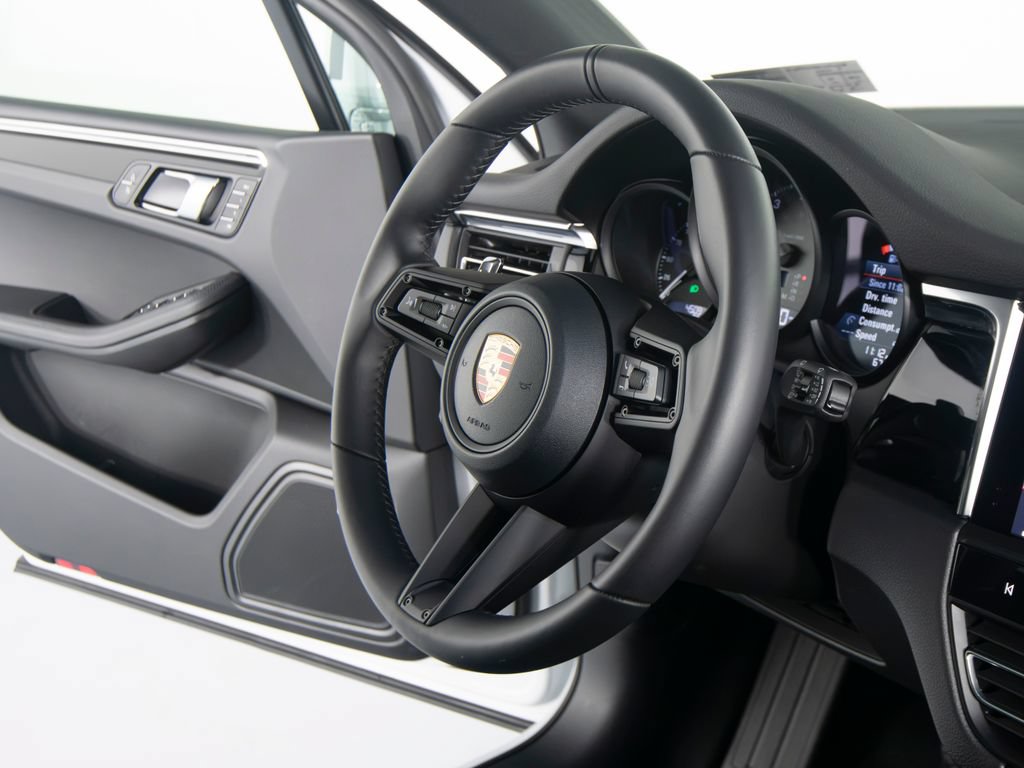 Certified 2026 Porsche Macan S AWD/4WD image 35