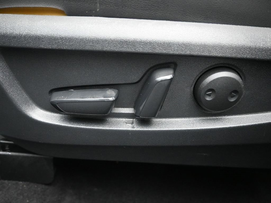 Used 2019 INFINITI QX50 Essential w/ Premium Audio Package image 10