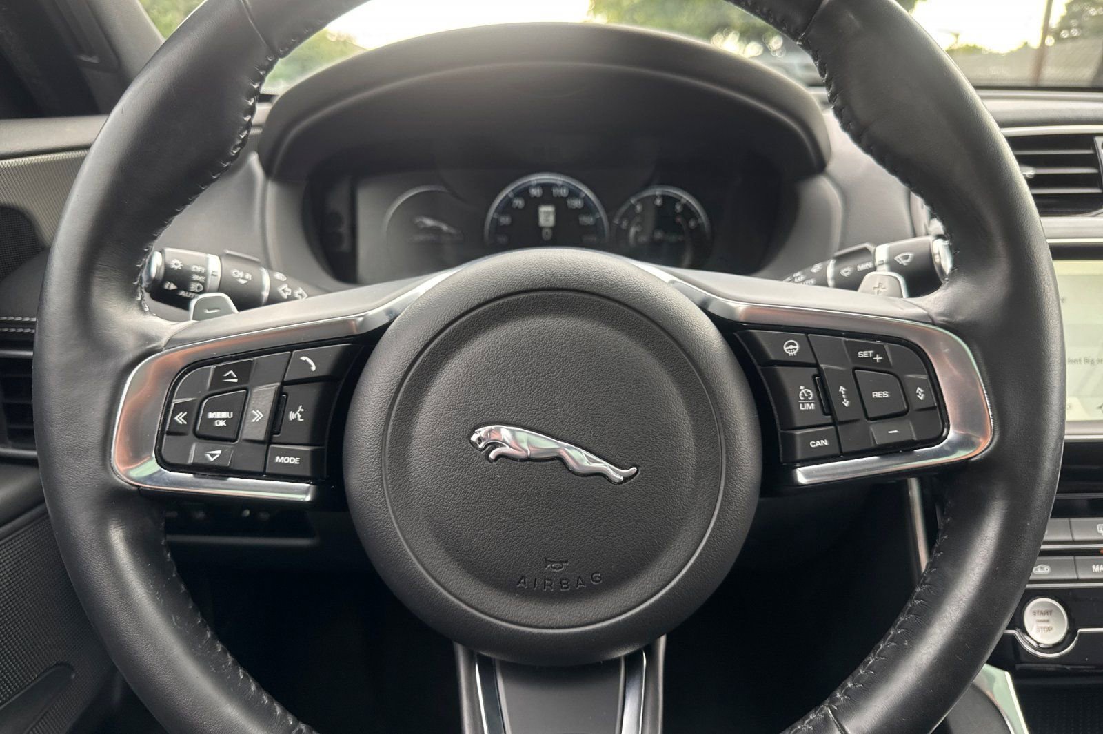 Used 2018 Jaguar XE S RWD image 23