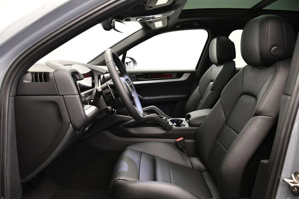Certified 2025 Porsche Cayenne image 5