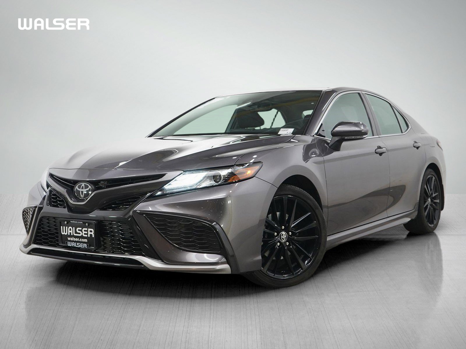 Used 2022 Toyota Camry XSE FWD image 1