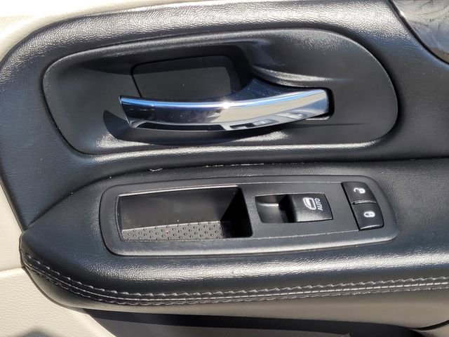 Used 2019 Dodge Grand Caravan SE w/ UConnect Hands-Free Group image 25