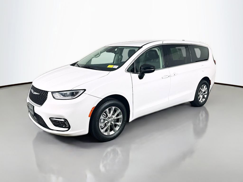 Used 2024 Chrysler Pacifica Touring-L AWD/4WD image 3