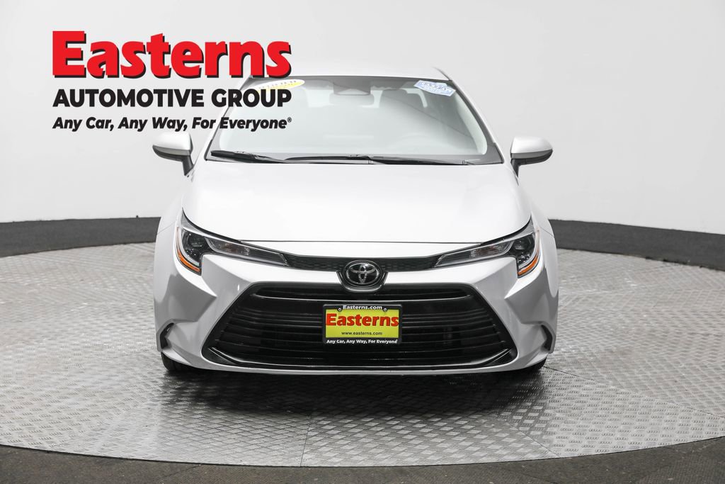 Used 2023 Toyota Corolla LE image 2