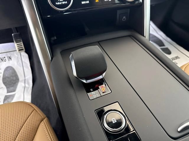 Certified 2025 Land Rover Discovery Dynamic SE AWD/4WD image 36
