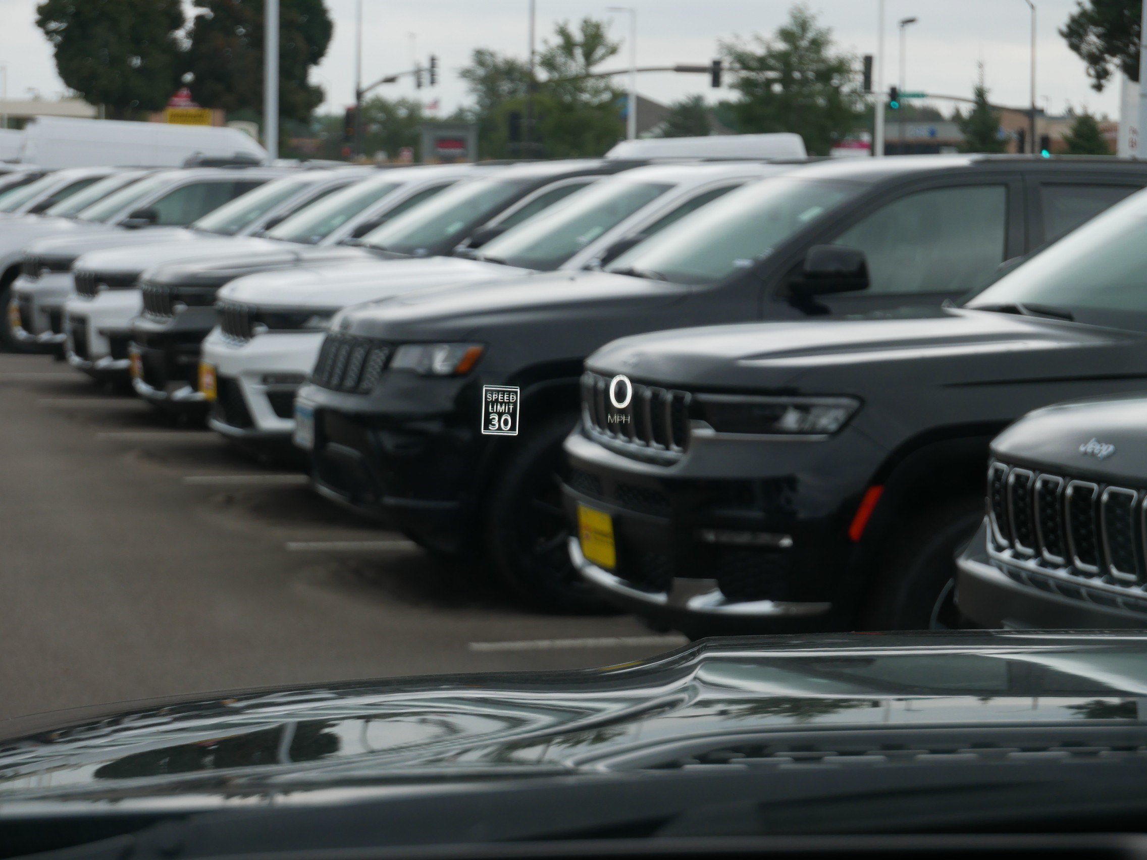 Used 2025 Jeep Grand Wagoneer Series III w/ Quick Order Packagew 28T AWD/4WD image 40