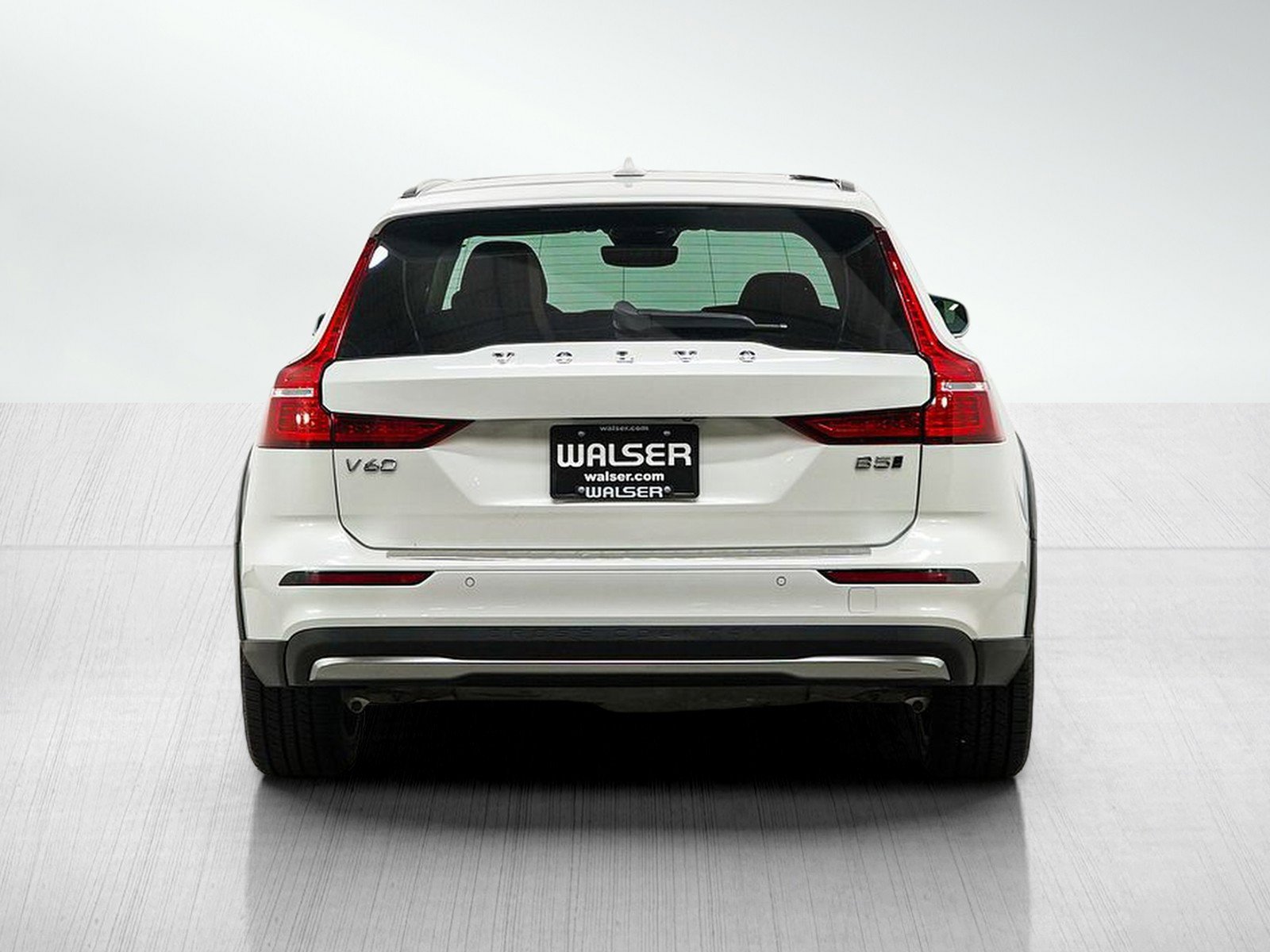 Used 2025 Volvo V60 B5 Cross Country Plus AWD/4WD image 4