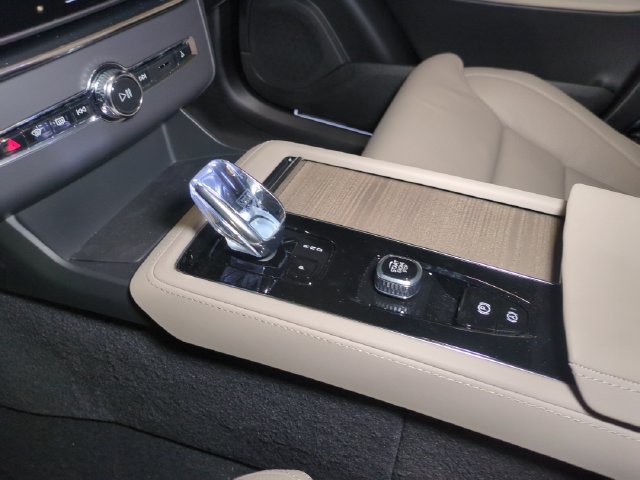 New 2026 Volvo XC90 B6 Ultra w/ Protection Package AWD/4WD image 24