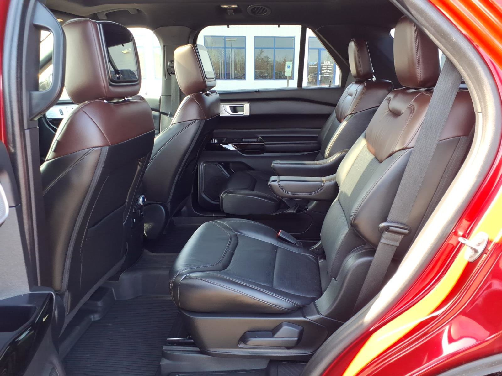 Used 2022 Ford Explorer Platinum w/ Equipment Group 601A AWD/4WD image 11