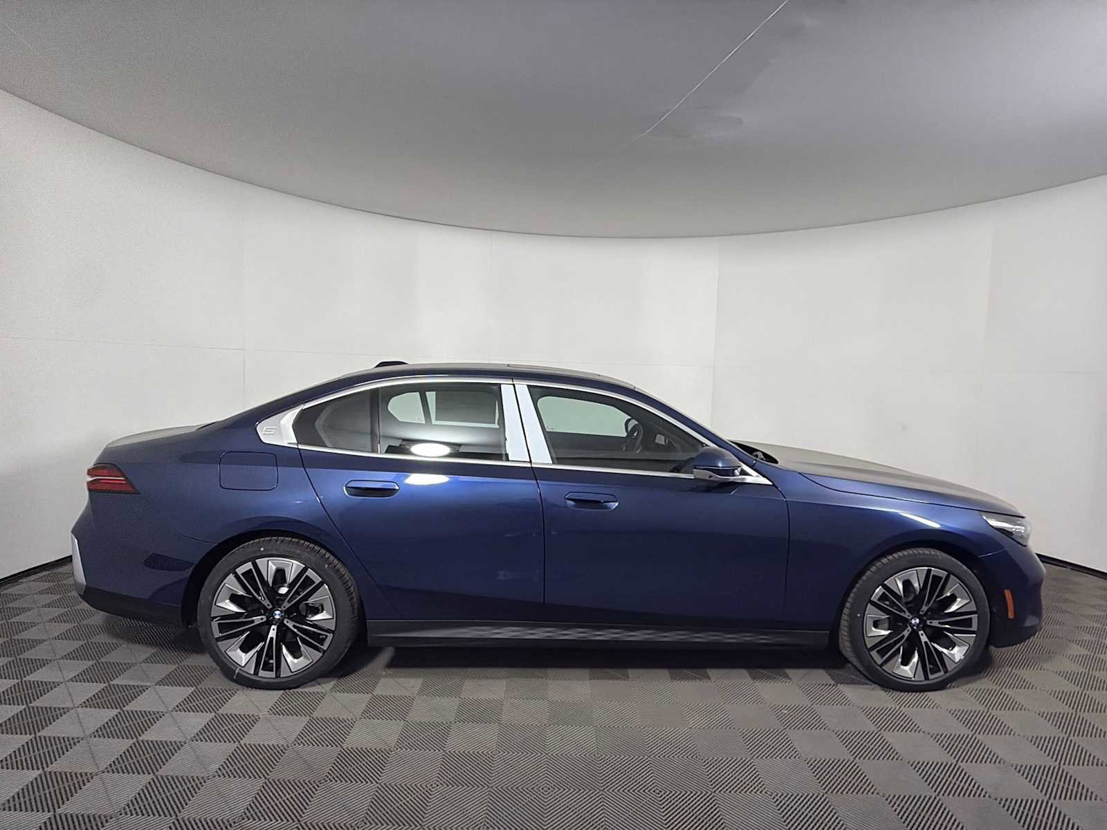 New 2026 BMW 530i xDrive w/ Premium Package image 8