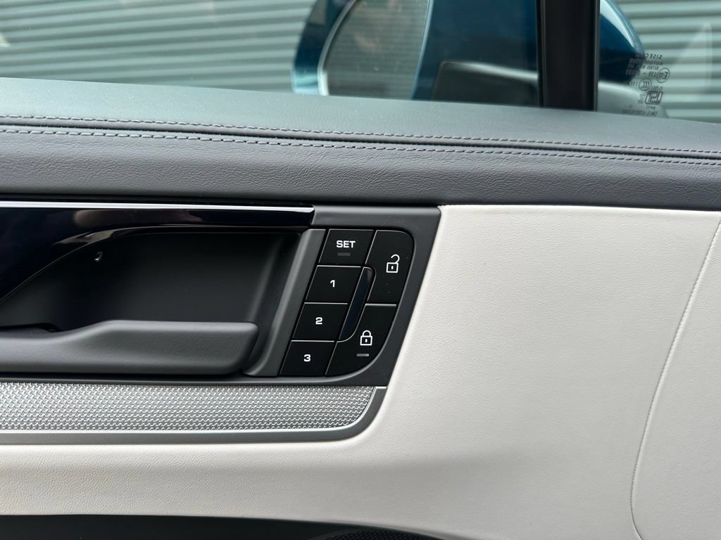 Used 2026 Porsche Cayenne AWD/4WD image 20
