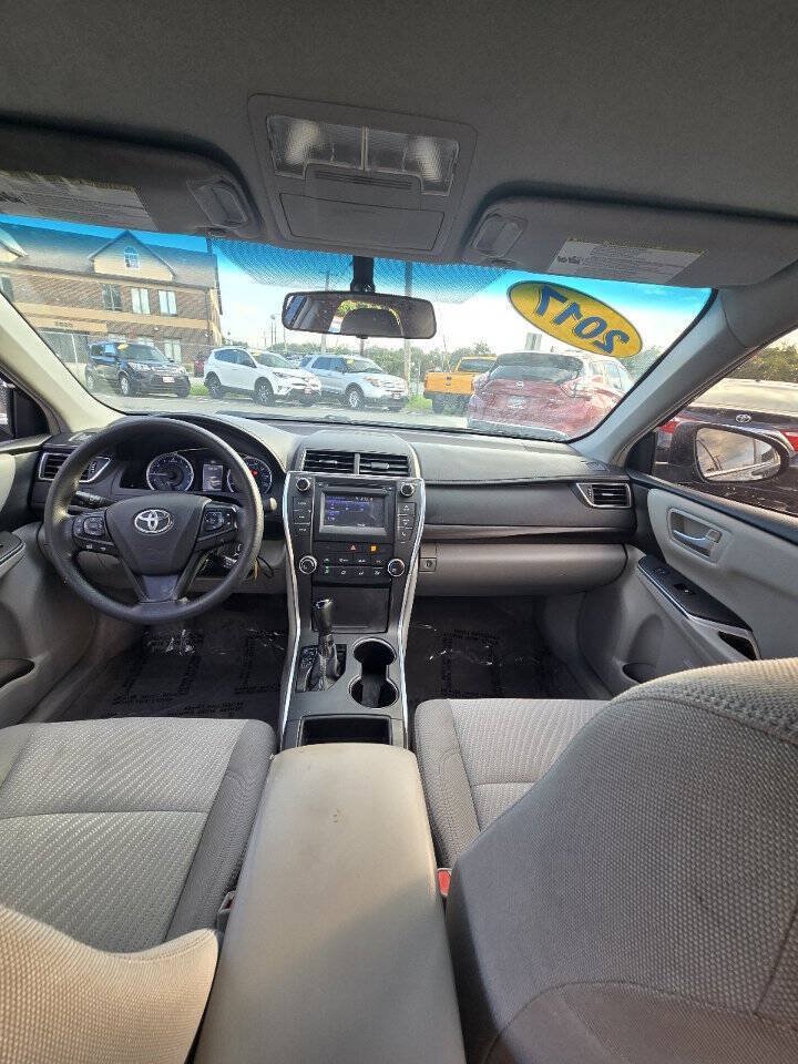 Used 2017 Toyota Camry LE FWD image 27