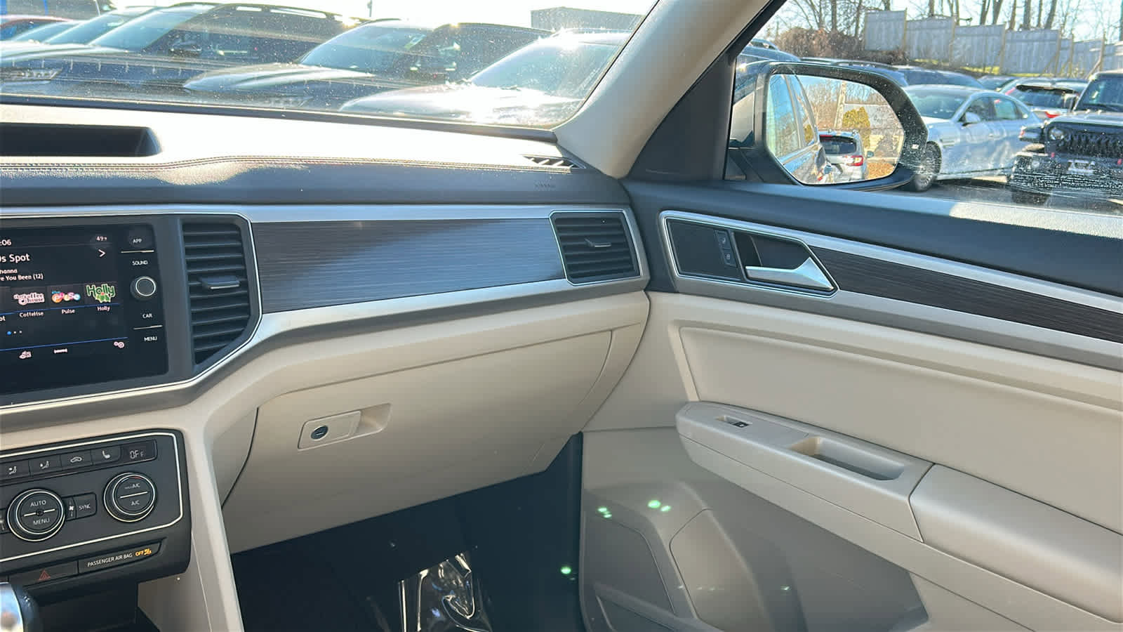 Used 2019 Volkswagen Atlas SE w/ Towing Package image 21